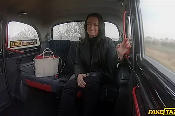 George Uhl, Sofia The Bum Go Go Dancer Gives Him A Vip Dance / 19.2.2020 - porn video