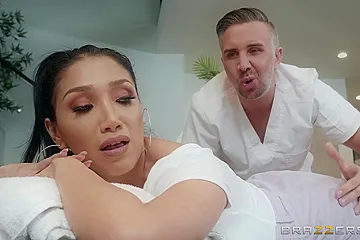 Vicki Chase, Keiran Lee The Oil Spill / 23.4.2018 - porn video