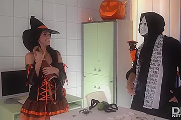 Goblins In Her Gullet With Ava Dalush - porn video
