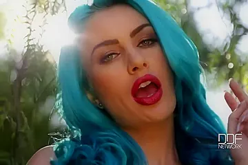 Gigi Allens In X-rated Garden Gasm - She Gives Herself A Good One - porn video