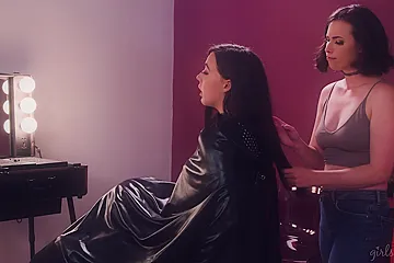 Whitney Wright And Jenna Foxx In A Guest Between Her Legs - porn video