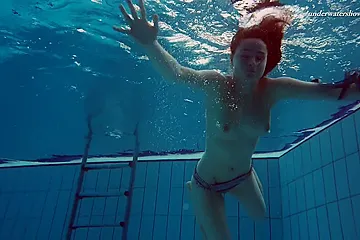 Big Tits Teenie Liza Bubarek Swimming Naked In The Pool (18+) - porn video