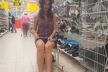 The Lady In A Hat Without Panties In The Store Walmart - porn video