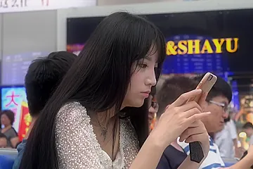 Sizzling Asian Beauty Caught In Public Dangling Her Ballerinas - porn video