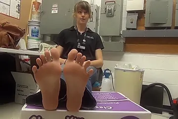 Cute Female Manager Takes Her Socks Off And Exposes Her Amazing Feet At The Work - porn video