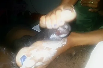 Ebony Feet Give Slippery, Messy Footjob - porn video