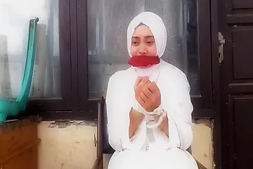 Hijabi Cleave Gag - porn video
