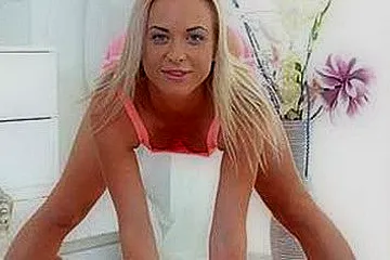 Fun On A Yoga Mat - Vinna Reed - porn video