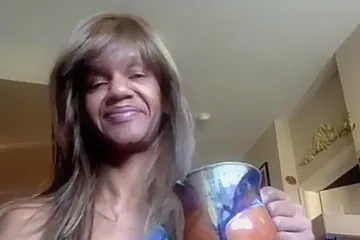 Yes, Cum & Her Ginger Moisther In Lay Down Comedy - porn video