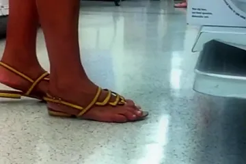 Candid Feet In Sandals (toe Wiggling, Shoeplay) - porn video