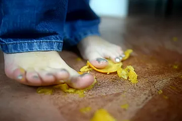 Pretty Brunette Crushing Oranges With Her Sexy Feet - porn video