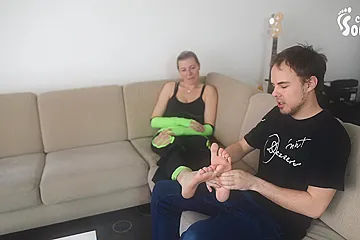 Cute Lady Gets Her Mature Feet Sniffed And Massaged On The Sofa (czech - porn video