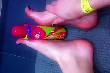 Pretty Young Feet Teasing (18+) - porn video