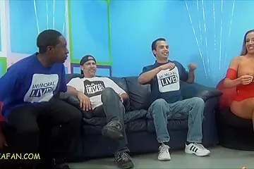 Redneck Rich Shoots His Valentines Arrow On Richelle Ryan Jennifer White & Brianna P1 - porn video