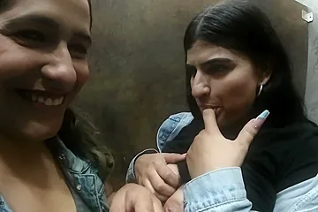 Lesbianas Cachondas Se Divierten En Un Bano Del Centro Comercial En Cucuta Colombia-porno En Espanol - porn video