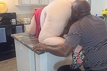 Fearful Woman Called About Snake In Her House & Was Taught A Valuable Lesson By The Snake Catcher - porn video