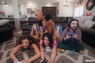 Hotgirlsgame - Willow Ryder And Sarah Arabic Fucking Wi - porn video