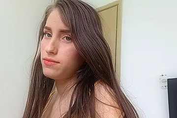 I Help My Stepsister With Her Nails And As A Reward She Lets Me Fuck Her - porn video