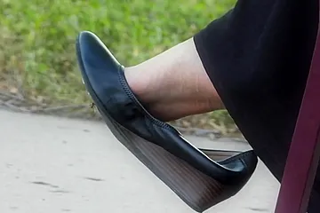 Cute Nerdy Babe With Hijab Dangling Her Shoe In Public - porn video