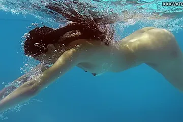 Big Ass Latina Swimming With Yenifer Chacon - porn video