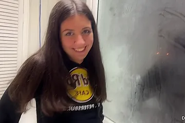Milaya Devushka Na Vecherinke Predlozhila Seks Na Balkone Poka Ee Paren Ne Vidit - porn video
