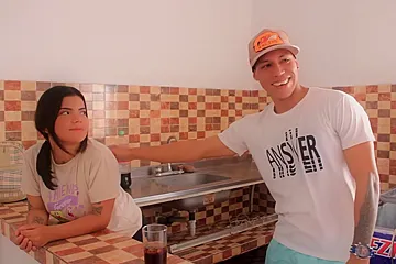 Triohermanastra Folla Con Su Vecino Y Hermanastro Cabalga Y Se Corren En Su Boca- Porno En Espanol - porn video
