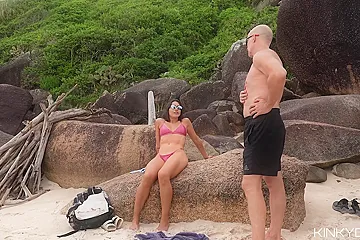 Encuentro A Mi Amiga En Playa Nudista Y Termina Desnuda En Mi Cama (novela - Capitulo 3) - porn video