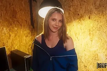 Becky Summer - Sex Scape Room - porn video