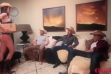 Sofie Marie - Box Delivery Girl Gets 3 Tips - porn video