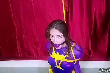 Batgirl Gets Captured - porn video