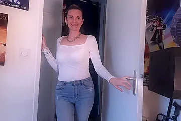 Gamer Guy Gets His Cocked Sucked By A Milf At Home - porn video